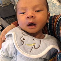 你们家宝贝晚上是不是跟我们家一样。  跟床上有刺儿似的。  睡着一放床上立马一双大眼睛望着你。  一晚...