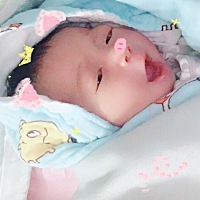 哭闹时想把她塞回肚子，听话时觉得一切的事情都是美好的。宝宝要乖乖听话哦，妈妈爱你😘