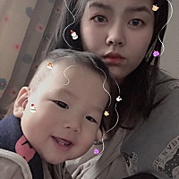 时间真快吖 纯母乳喂养 三个多月会翻身 五个多月会坐 六个多月会爬 七个月能扶东西站 八个多月能独立站 ...