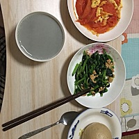 今天的最爱红糖麻酱烙饼 超级好吃 看抖音觉得好吃不行，给月嫂大大看完之后给我做的，发面的会软一些，...