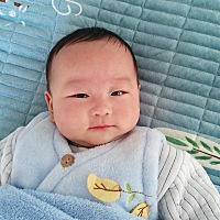 明天6个月，应该有17斤多，73cm左右，出生5.2斤，49cm