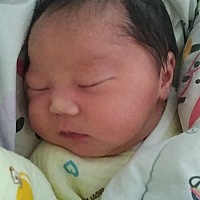 刚生出来千万不要扔，养养或许会变漂亮哦 刚出生，丑丑的 5天了，还是丑丑的 12天，黄疸有点高。捂的长...