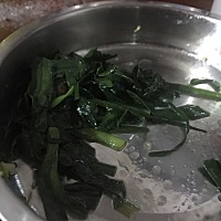 我婆婆说母乳期吃韭菜是下奶的，说可以吃，但我听很多人说是回奶的，说吃了没奶水，到底是回奶还是下奶...