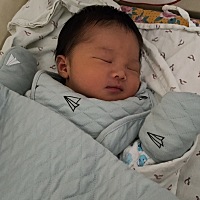 18号晚上生的男宝宝.各项检查都好 快出院了 给量了一下黄疸17点多，医院要求宝宝自己一人住院 心疼死我 ...