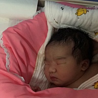 40加五抛妇产，本来打算顺产，但是到医院检查说头99体重8斤左右。就打算抛妇产了昨天到的医院，说抛妇产...