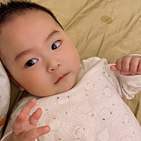 时间过得好快，现在想想自己都做妈妈七个月啦，看着他每个月的成长和变化，好神奇好开心，我们已经会打...