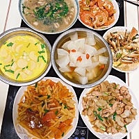 只知道节食或者啃黄瓜度日的减肥，那是受罪 我可不要这样 咱得多吃菜多吃肉多喝水，享受中瘦身，那才是...