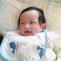 100天了吖，一天天长大了我的小宝贝。在娘家的日子真的舒服啊😌，当初就应该听我家人的不远嫁，哎真的...