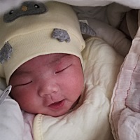 我的怡宝宝今天第十三天啦😘，从出生到现在一直都很乖哦 不哭不闹的只有饿了拉了才哭 其它时间都在睡...