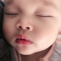 我们家的小宝贝，五个月啦    谁见了都要抱抱   真的好可爱啊   这个小嘴  真是没有抵抗力   😄😄�...