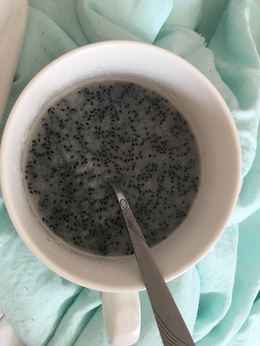 辅食：火龙果（放到锅里加水捣碎，热热的，很甜，糖高的孕产妇控制食用，血糖正常的请随便，还有通便的作用）