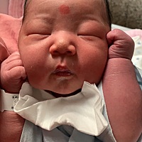 1.上身早，经期推后一周验出怀孕 2.每天早上干呕，从来没吐过 3.孕前期胃口不好，只吃清淡的，孕中期干...