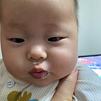 我整五个月了，一切都好，前天有点爸爸的声音喊出，继续加油💪。疫情快结束，我要好好看看外面的世界！