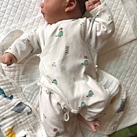 乖起来时可爱得像天使，闹起来时烦躁得像魔鬼～不过爸爸妈妈还是很爱你的