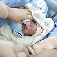 奶水多，老胀奶不敢喝汤，宝宝不在身边只能挤了放冰箱