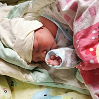 生了都1个星期了奶水还是不够怎么样才能奶水充足呢？每次都是先喂奶在冲奶粉太麻烦了，冲的奶粉好多时候...