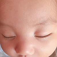 每次他爸爸抱着他就去舔他爸的胸 然后我就听到我老公哇哈哈哈………😹