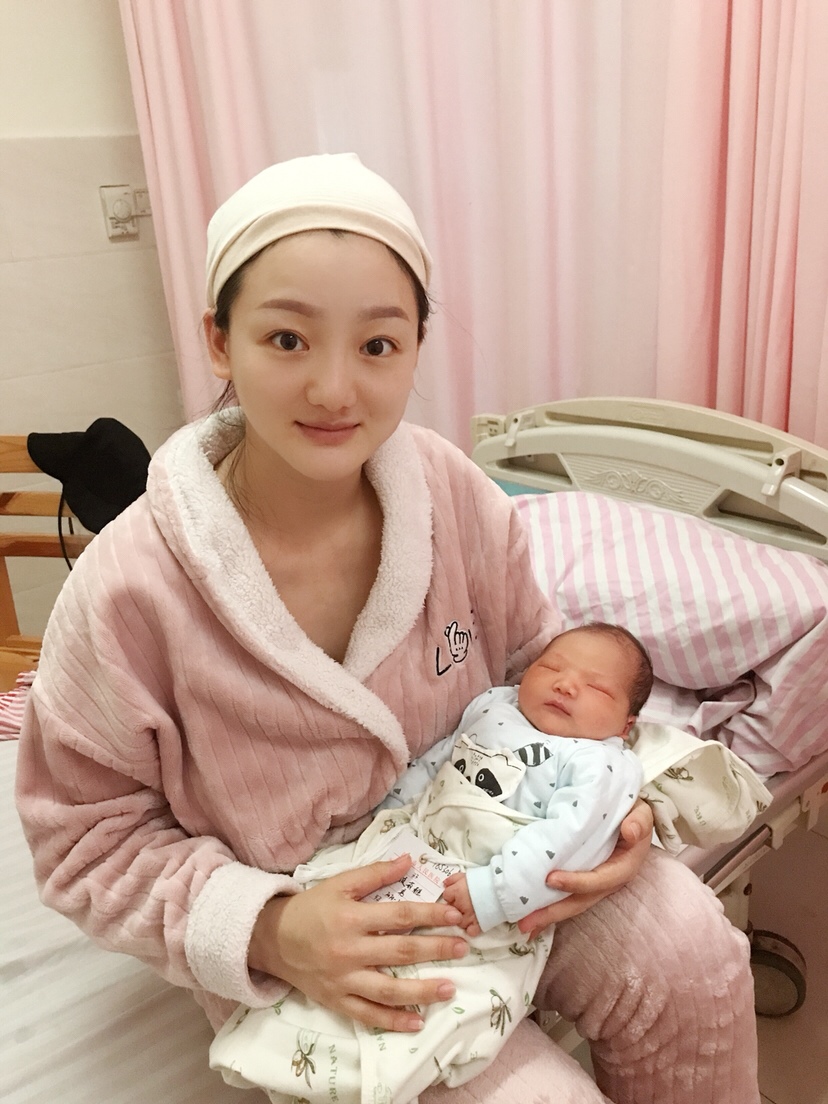 生产后第三天我们出院了