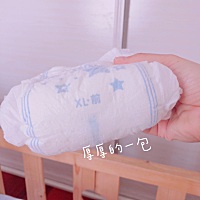 图一，一晚上没断层给宝宝舒适的同时还不用起来换。 柔软度看得见😄 图六专利提档设计不会一大坨掉在...