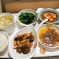 今天本来是回家的日子，结果我回来了，宝宝却被医院扣留了，黄疸偏高，医生说只能留下来照蓝光，还不能...