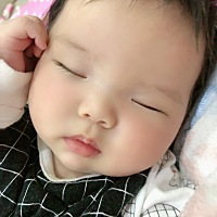 快三个月了，经历了熬夜，湿疹，痱子，肠绞痛，不拉粑粑！