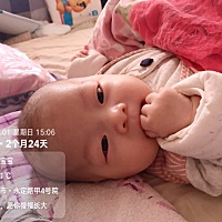 我娃一个多月开始几天拉一次粑粑，本来混合喂养的，结果这个月奶瓶也不吃感觉他一直没吃饱，体重也不涨...