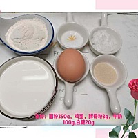 月龄：12M 宝宝营养 需要的食材：面粉350g，鸡蛋2个，酵母粉3g，牛奶100g,白糖20g,黑芝麻酱10g,红枣花生...