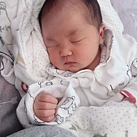妹妹，7.3斤剖腹产 哥哥，6.6斤无痛分娩