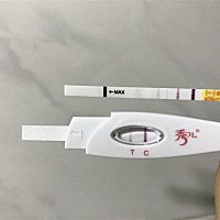 七月就学着其他备孕的姐妹们买了金秀儿排卵试纸，到软件提示的危险期了就每天测一根，可是整个排卵期都...