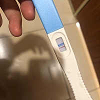 经期推迟的第三天，不知道是心理作用还是什么，总感觉症状都像，刚上班忍不住偷偷跑去药房买了一个大卫...