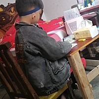看了大牛看小牛，这个月子坐得人都要崩溃了，白天晚上都没得睡，等出月子会不会变成疯子？再次吐槽远嫁...