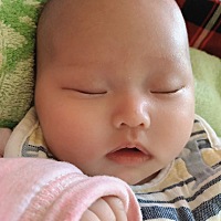 两个月加三天，宝宝老是哭闹不停。不知道为什么，求解