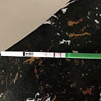 这是怀孕了吗，好像别人都是第一条浅第二条深，我怎么反过来的