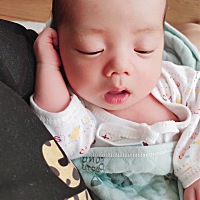 宝宝25天了。宝宝你要开开心心健健康康的