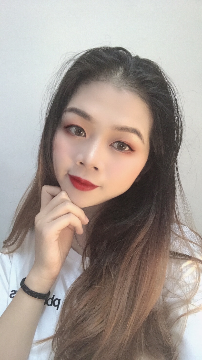 再后来生了宝宝要熬夜喂奶，要换尿片，时时刻刻想着的都是宝宝，满身奶渍，头发乱七八糟，有时间就只想补觉
什么漂亮的孕妈妈，什么辣妈都不复存在了，你们是这样吗？