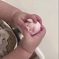 最近手腕疼，大拇指也疼疼的 是不是手机玩多了，小孩也没多抱……月子里是不是不能玩手机啊？宝妈们你们...