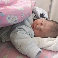 生你用了半条命，我的小棉袄，妈妈的心头肉，每一天都多爱你一点，妈妈希望你能健健康康的长大！