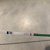 本来应该这几天来大姨妈，肚子疼腰困胸疼，中午测了一下，是有了吗？