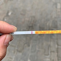 大姨妈还有3天到 就测出来这样 早上和中午测了俩次 什么情况？