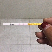2月9日来的大姨妈 3月3号测的白板 今晚只是蛮测一下 哈哈