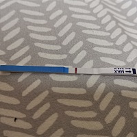 2月4号的姨妈，20号排卵期，已经推迟5天了，测出一点点灰印，姐妹们帮忙看看是怀孕了吗
