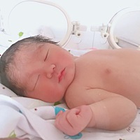 周六早上四点多羊水破了，来医院等候72小时，36➕2剖宫产。6.8斤，男孩，保温箱待72小时！ 之前发帖说过...