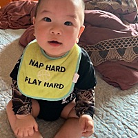 五个月底到现在六个月厌奶期三周多了，母乳不喝，母乳瓶喂不要，奶粉也不愿意，吃别的东西倒是挺香的，...