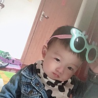 宝宝今天1岁3个月了，身高75体重10.2感觉好小啊！ 请问跟我们家差不多大的宝宝多高