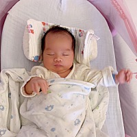 突然提前了二十多天来报到，吓着一家子的人。