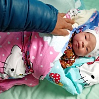 整个孕期前期吐的厉害，后期喜欢辣和甜……没有忌口什么都吃……  宝宝40天晚上11点多破水，然后打120等...