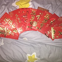 在医院住了一周，宝宝只见到了外婆和姨妈，今天是宝宝回家第二天，见到了外公，舅爷爷们……