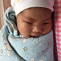 孩子出生别着急扔，万一养养变好看了呢？