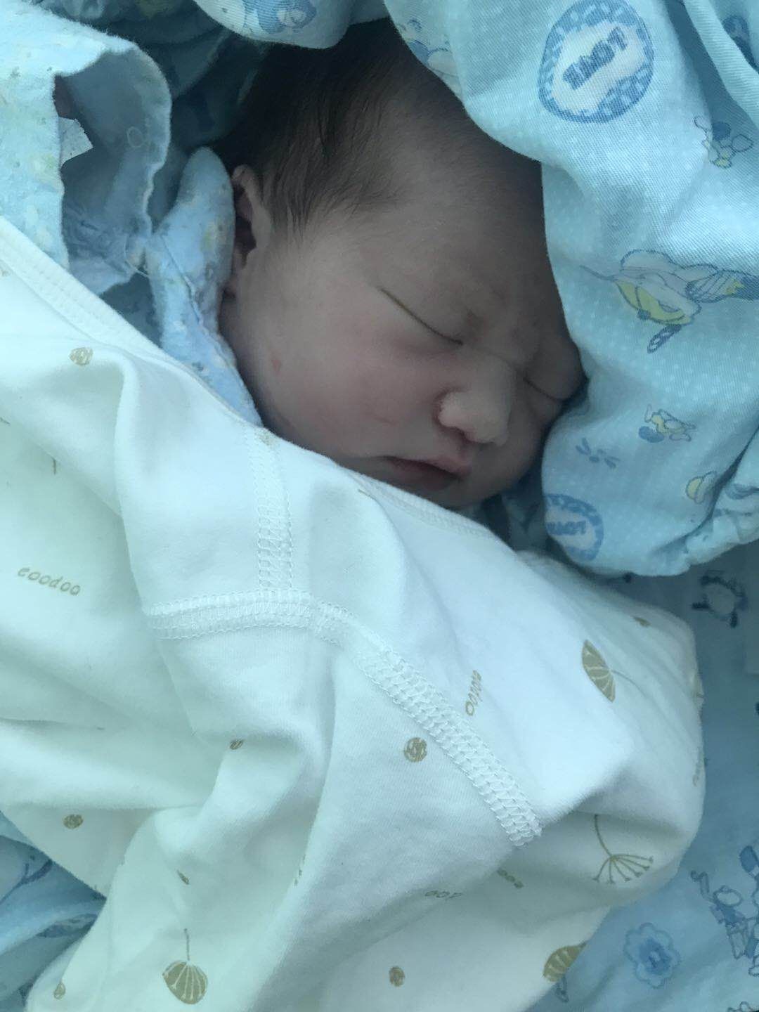 06：55小桃子出生啦 第一眼觉得你好好看呀(｡･ω･｡)ﾉ♡