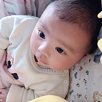 猪宝宝三个多月了 一个人带娃很辛苦的 但是也很幸福 新手妈妈一枚😝